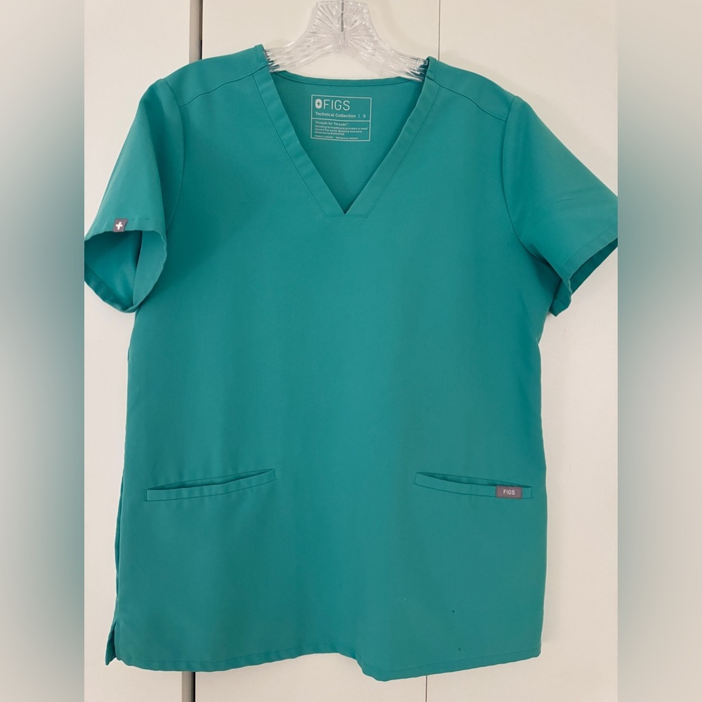 Figs Womens 2 Pocket Scrub Top